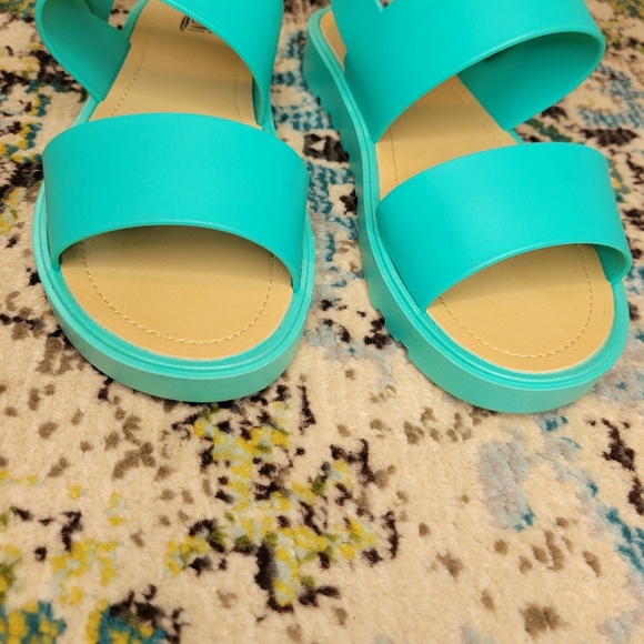 Kali Sea Foam Green Beach Vacation Strappy Summer‎ Sandal, Size 10 - Picture 6 of 9